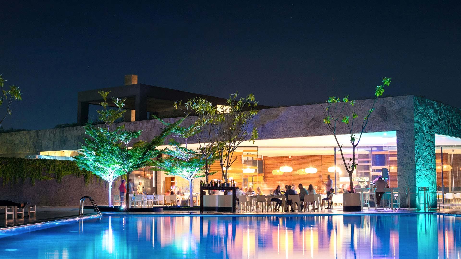 Agua libre de insectos y olores