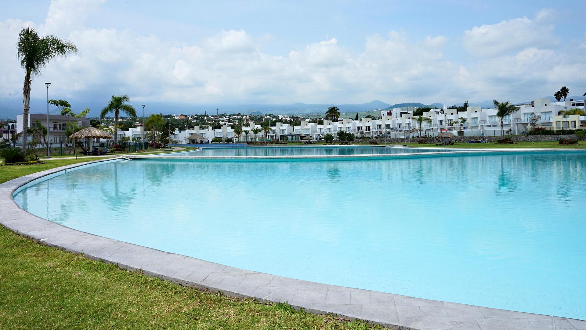 Lagoon Pools Monumentales