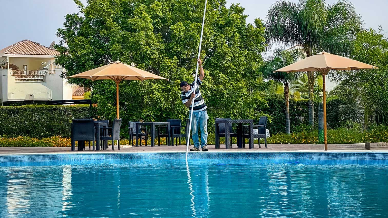 Guía para la limpieza física de piscinas